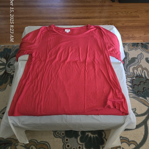 LuLaRoe Red Boyfriend T-shirt - Picture 1 of 3